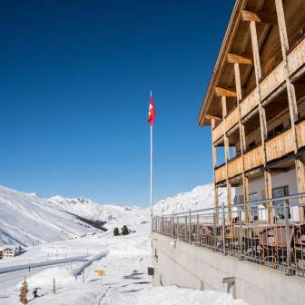 La terrazza dell'Hotel Avers in inverno