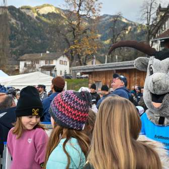 La pista di ghiaccio artificiale di Sils i.D. - divertimento per grandi e piccini