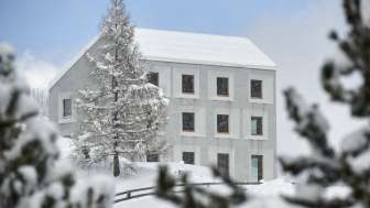 La Pensiun Laresch in estate