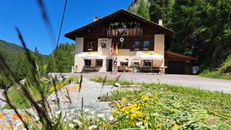 La Gasthaus Walserstuba di Cröt ad Avers La Gasthaus Walserstuba di Cröt ad Avers
