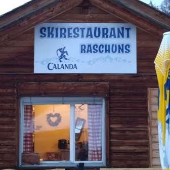 Il ristorante sciistico Raschuns dall'esterno